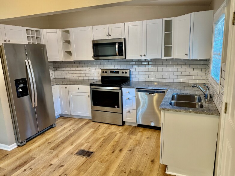 Building Photo - 2386 Elldale Ave