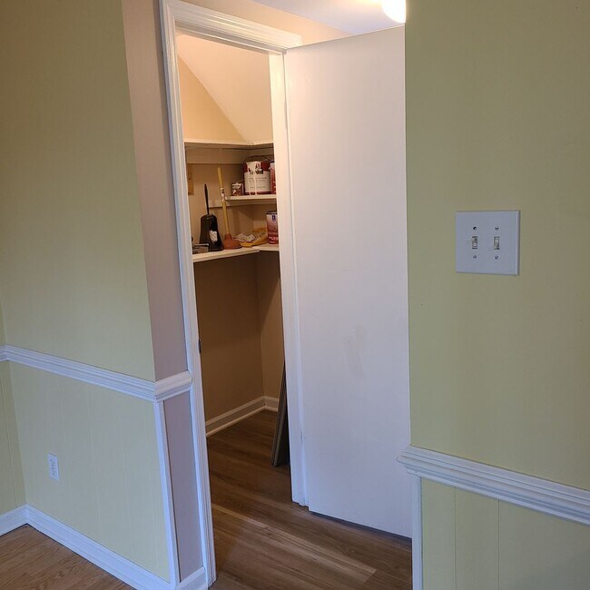 Building Photo - Incredible Townhouse in N Chesterfield!