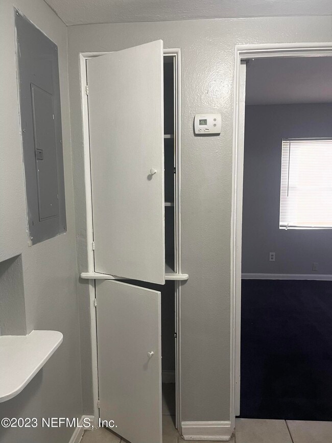 Building Photo - 5467 Windermere Dr