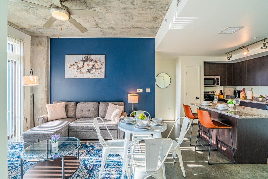 Building Photo - 333 E Roosevelt St