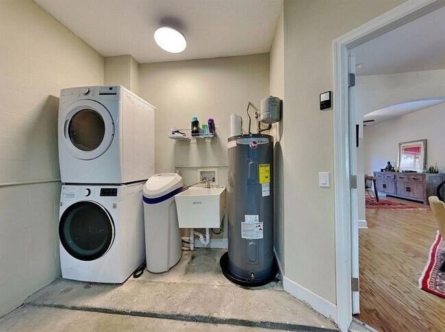 Building Photo - 3132 Santorini Ct