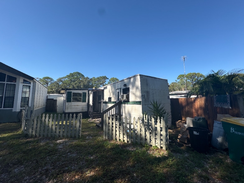 Building Photo - 4115 Aurora Rd