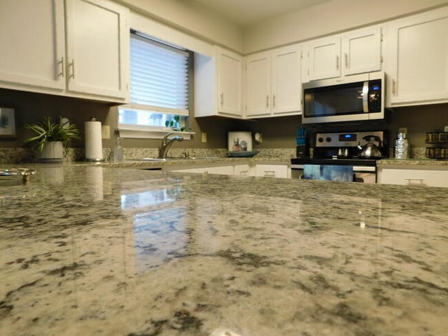 Building Photo - 939 Ridgewood Way