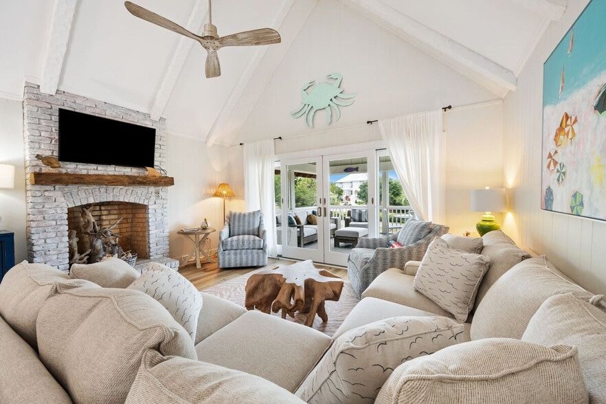 Building Photo - 165 Pioneer Loop