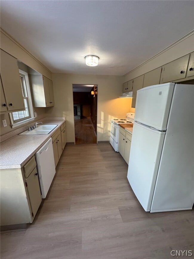 Building Photo - 4593 Brookhill Dr S