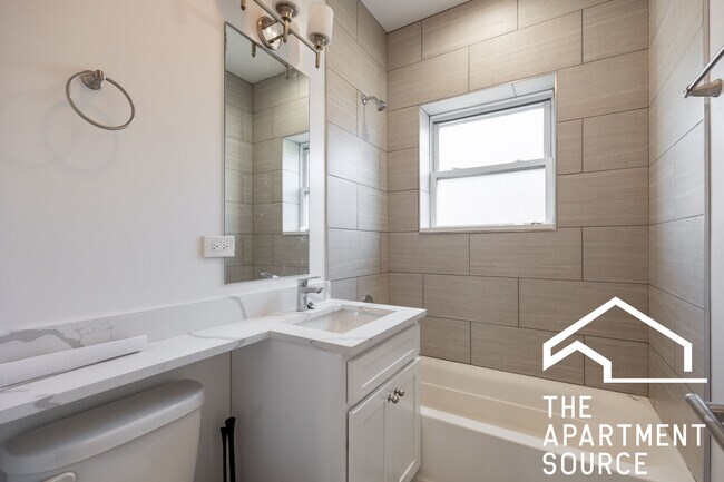 Building Photo - 1157 W Lunt Ave