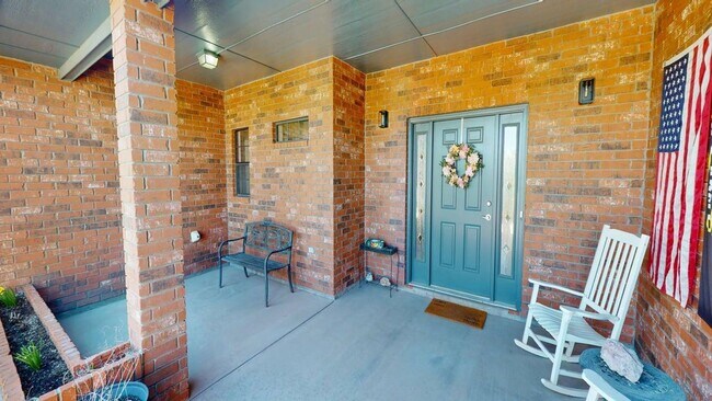 Building Photo - 3-Bedroom/2.5-Bathroom in Alamogordo, NM