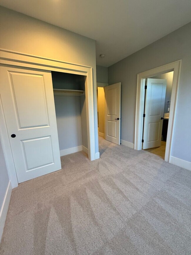 Building Photo - Stunning Contemporary townhome in Coveted Peterkort Woods, near St. Vincent's in Cedar Mill
