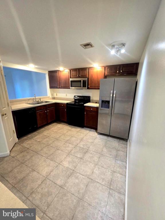 Building Photo - 471 Stonehedge Ln