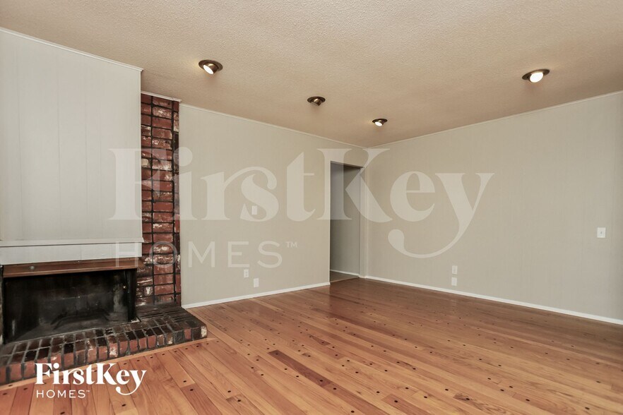 Building Photo - 13235 Delft Dr