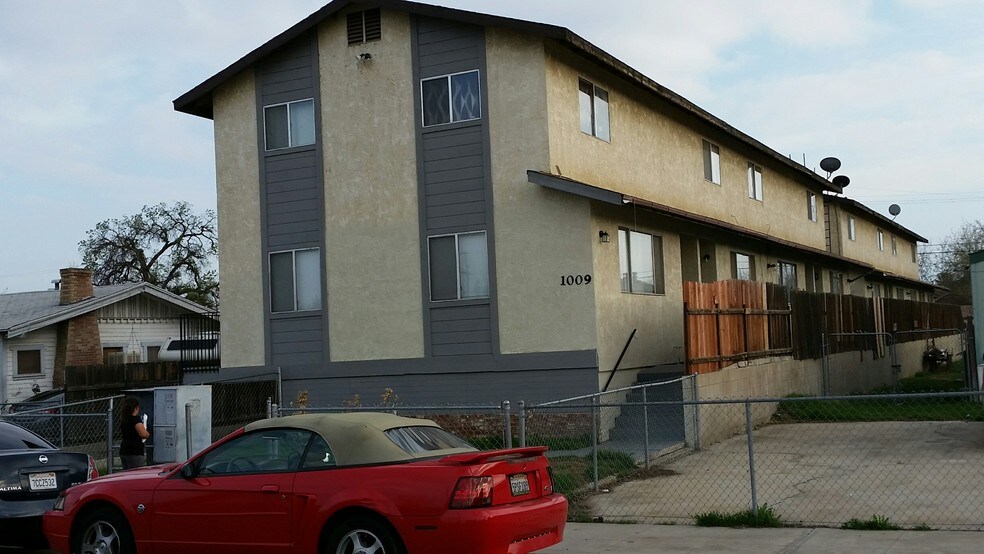 2 Car garage incl. - 1009 33rd St