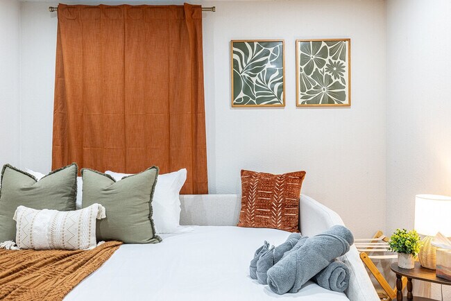 Building Photo - 839 Patchett St