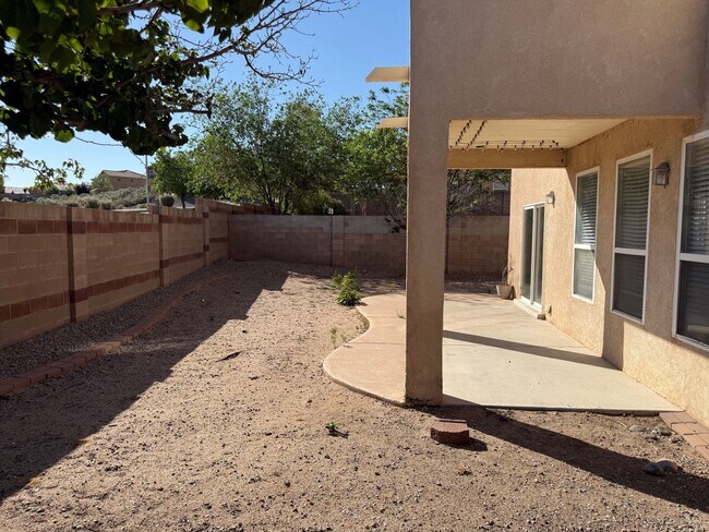 Building Photo - Spacious 4 Br, 2.5 Ba with 2 living areas, loft, kitchen appliances, 2 car garage.