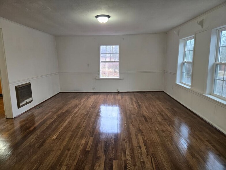 Building Photo - 130 Coin Ln