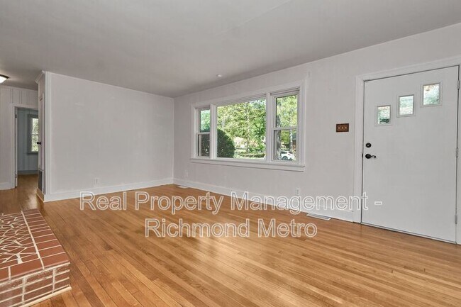 Building Photo - 7421 Dell Dr