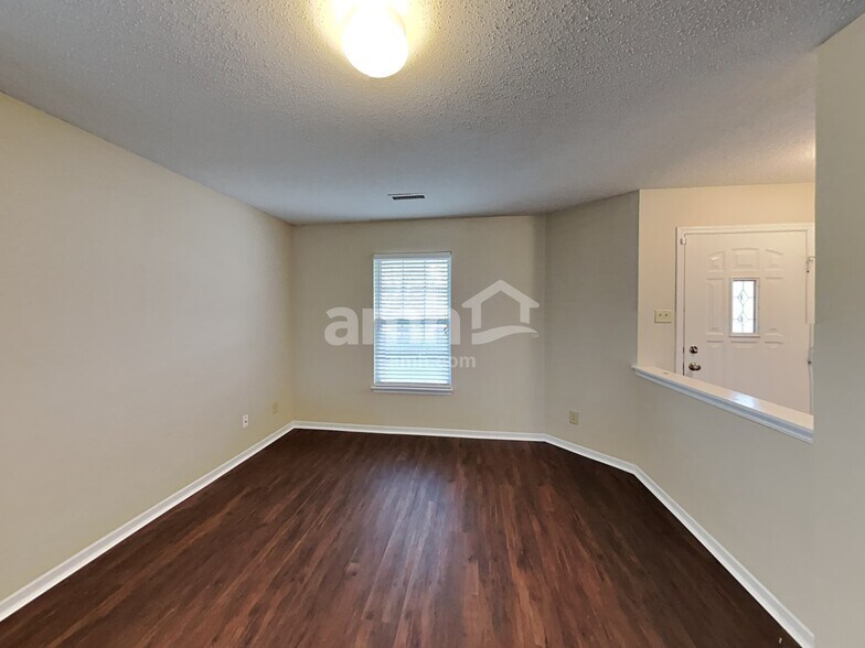 Building Photo - 10798 Cyrus Dr