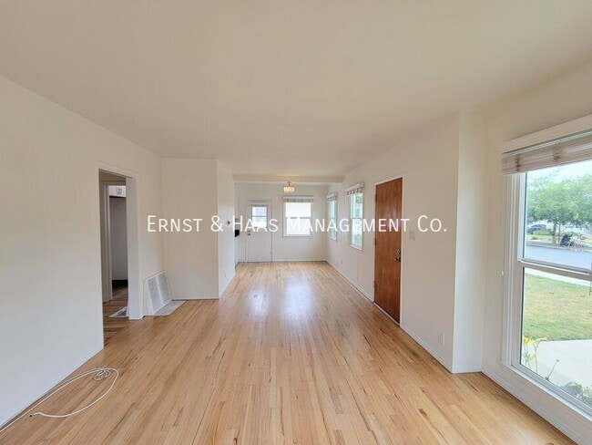 Building Photo - 3102 Ocana Ave