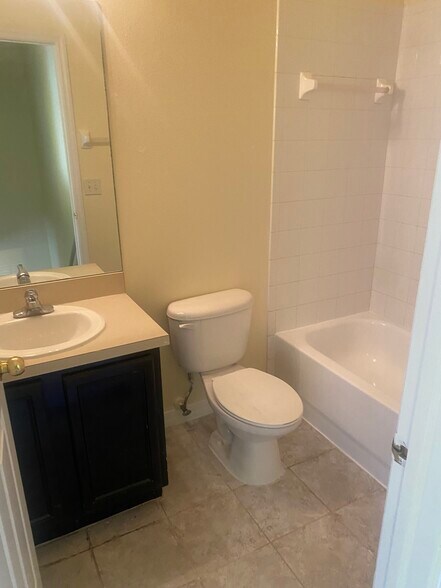 Building Photo - 1508 Blue Magnolia Rd