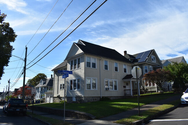 Building Photo - 11 Manhattan Ave