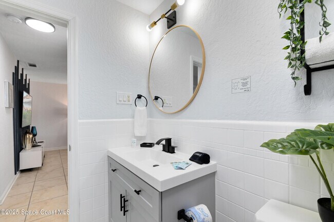 Building Photo - 1029 Park Dr