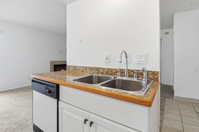 Building Photo - $1,440.95 with $300 off the first month's rent, 1 Bed - 1 Bath, Condo in Aurora with Washer and D...