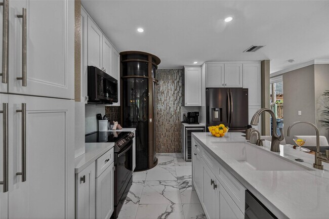 Building Photo - 1215 NE 1st St