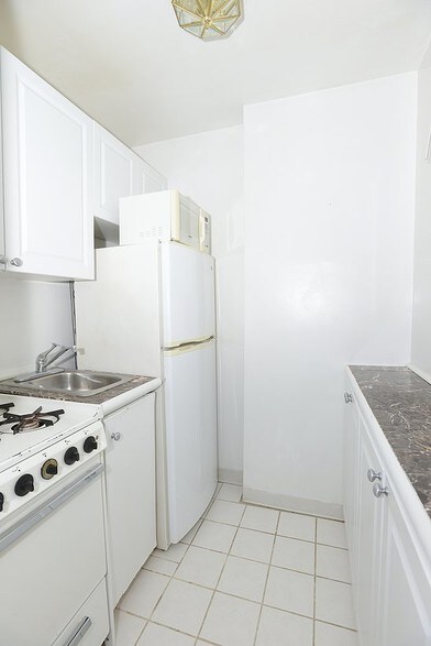 kitchen marble top - 1021 Arlington Blvd