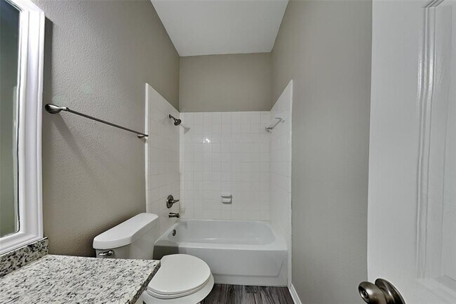 Building Photo - 26953 Kings Crescent Dr