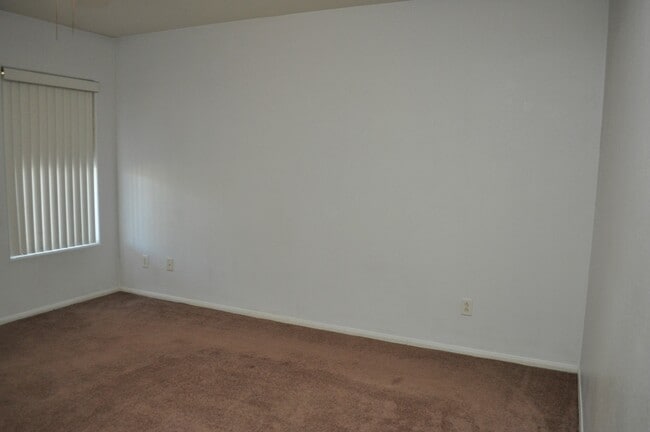 Building Photo - 452 Groft Way