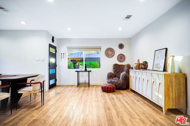 Building Photo - 5630 Gentry Ave