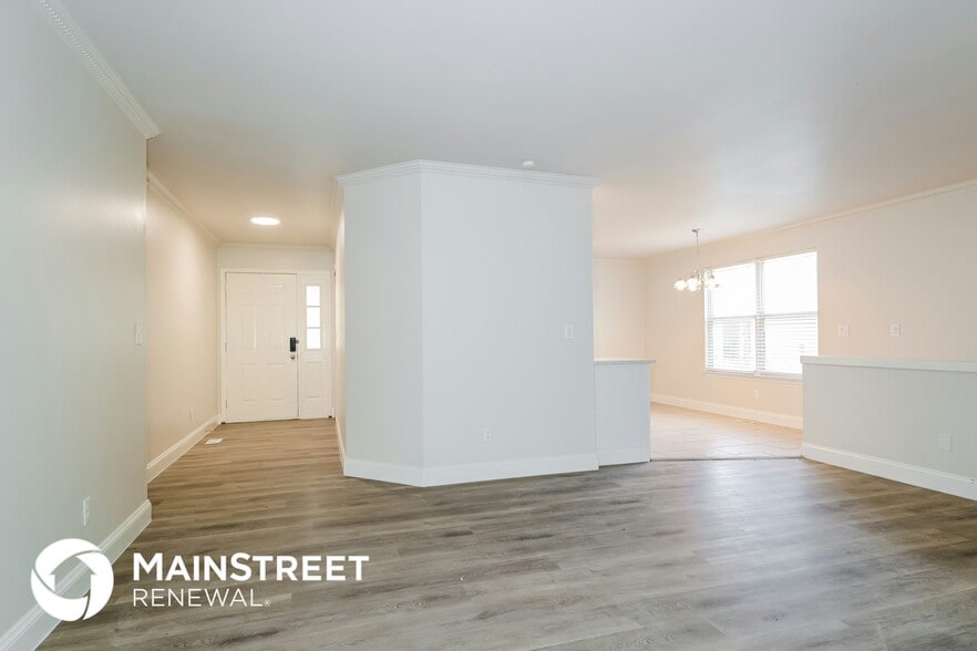 Building Photo - 14429 Jamestown Bay Dr