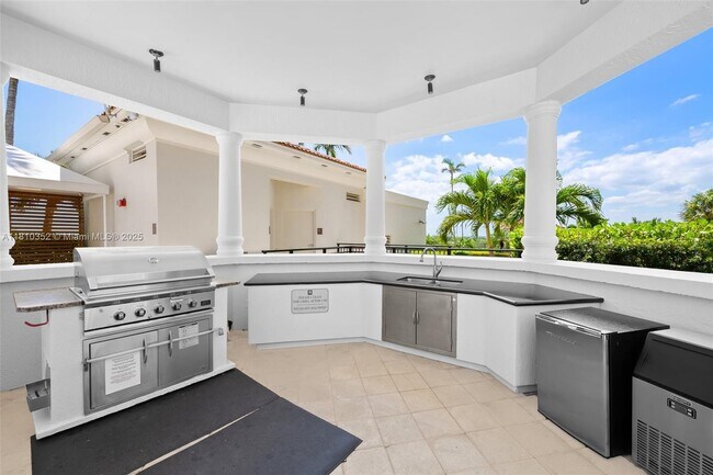 Building Photo - 610 W Las Olas Blvd