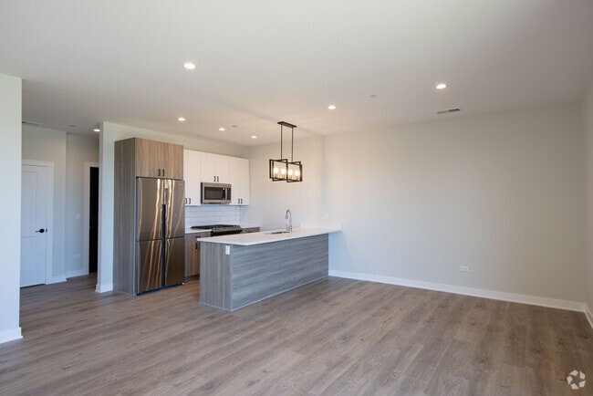 2BR, 2BA - 1064SF - HIGHPOINT Highwood Station 440