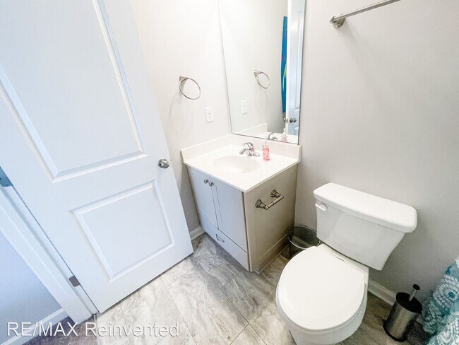 Building Photo - 2 br, 2.5 bath House - 692 Red Cedar Court