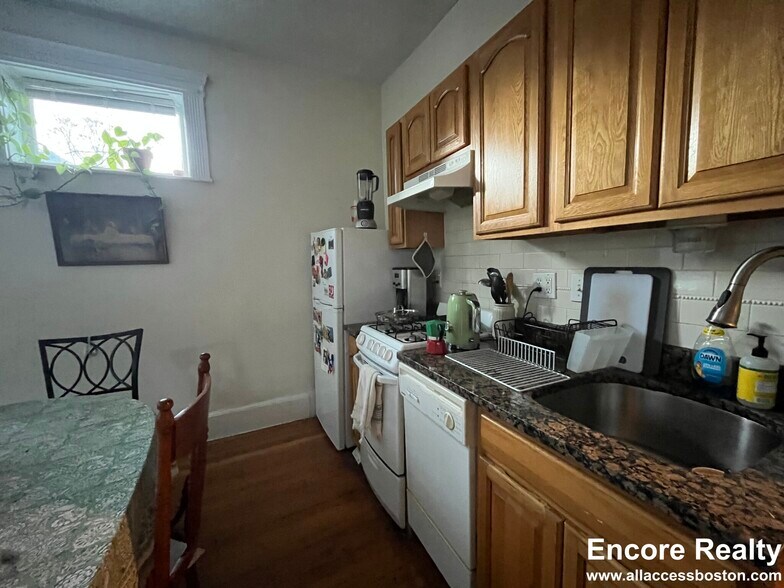 Building Photo - 1412 Commonwealth Ave