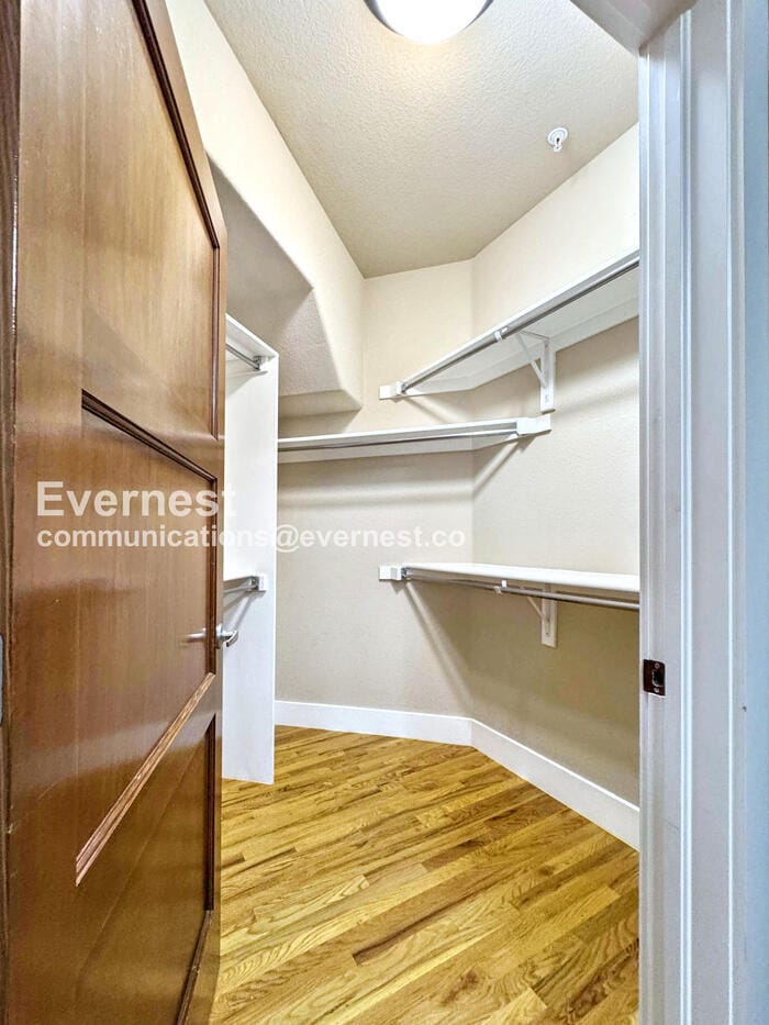 Building Photo - 1080 E 13th Ave