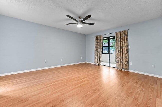 Building Photo - 81 Westecunk Dr