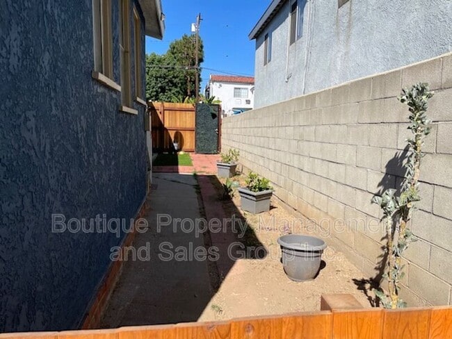 Building Photo - 792 Termino Ave