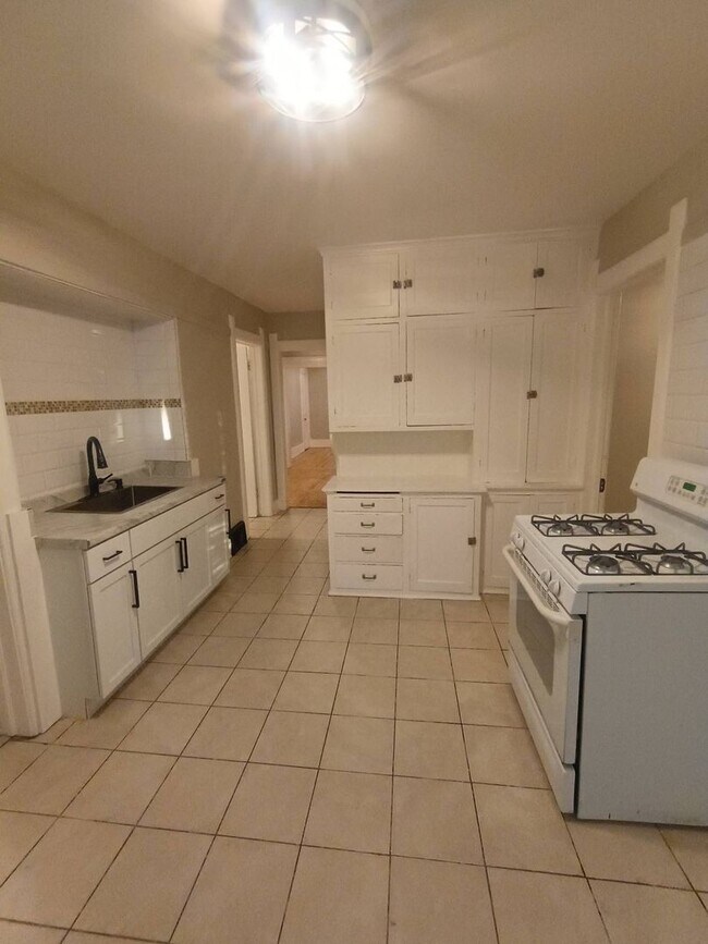 Building Photo - 2229 N 40th St