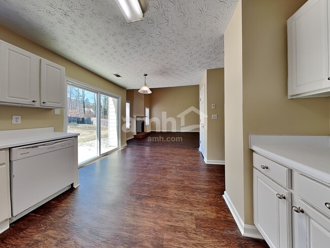 Building Photo - 5296 Under Way