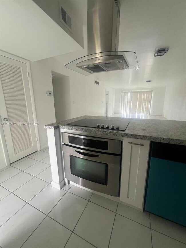 Building Photo - 3300 Spanish Moss Terrace