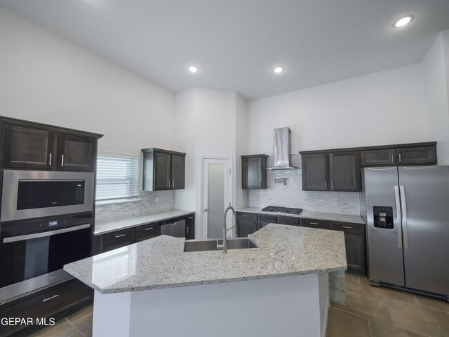 Building Photo - 913 Ada Ln