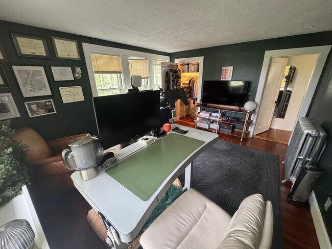 Building Photo - 36 Evergreen Ave