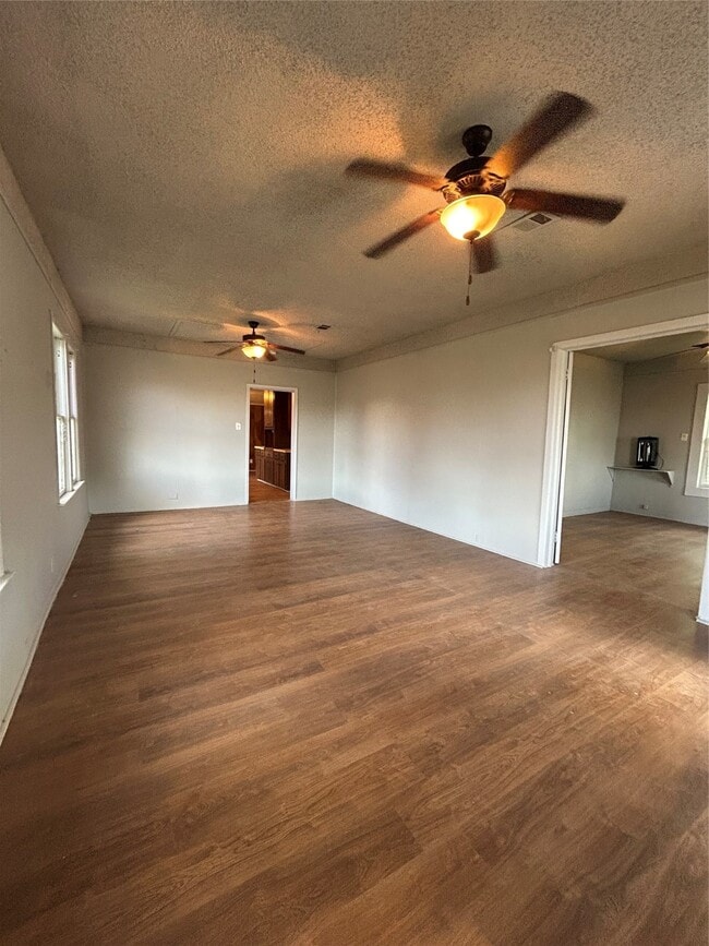 Building Photo - 530 W 1st St