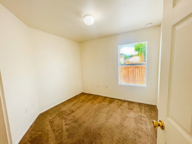 Building Photo - Kamary Lane-15418-15420