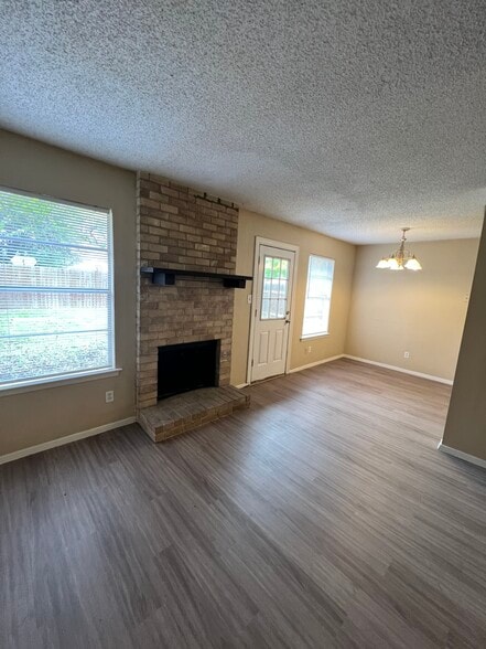 Building Photo - 418 Linden St