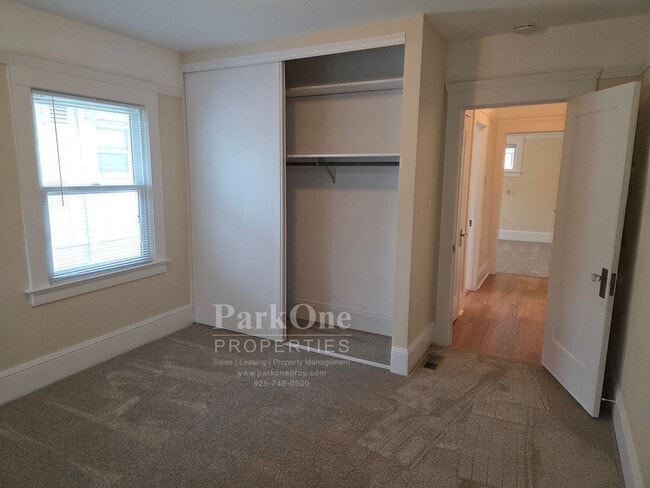 Building Photo - Super Cute 2 bedroom House in the heart of...