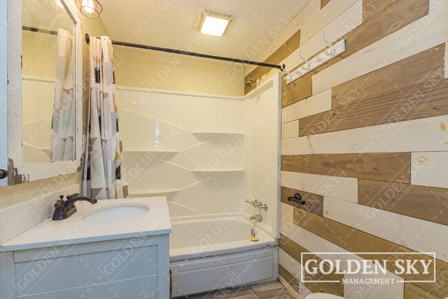 Building Photo - 609 N Waldemere Ave