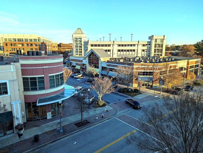Building Photo - 670 Town Center Dr