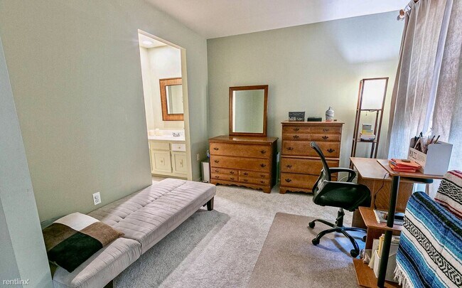 Building Photo - 4 br, 3.5 bath House - 4915 Carriagepark Rd